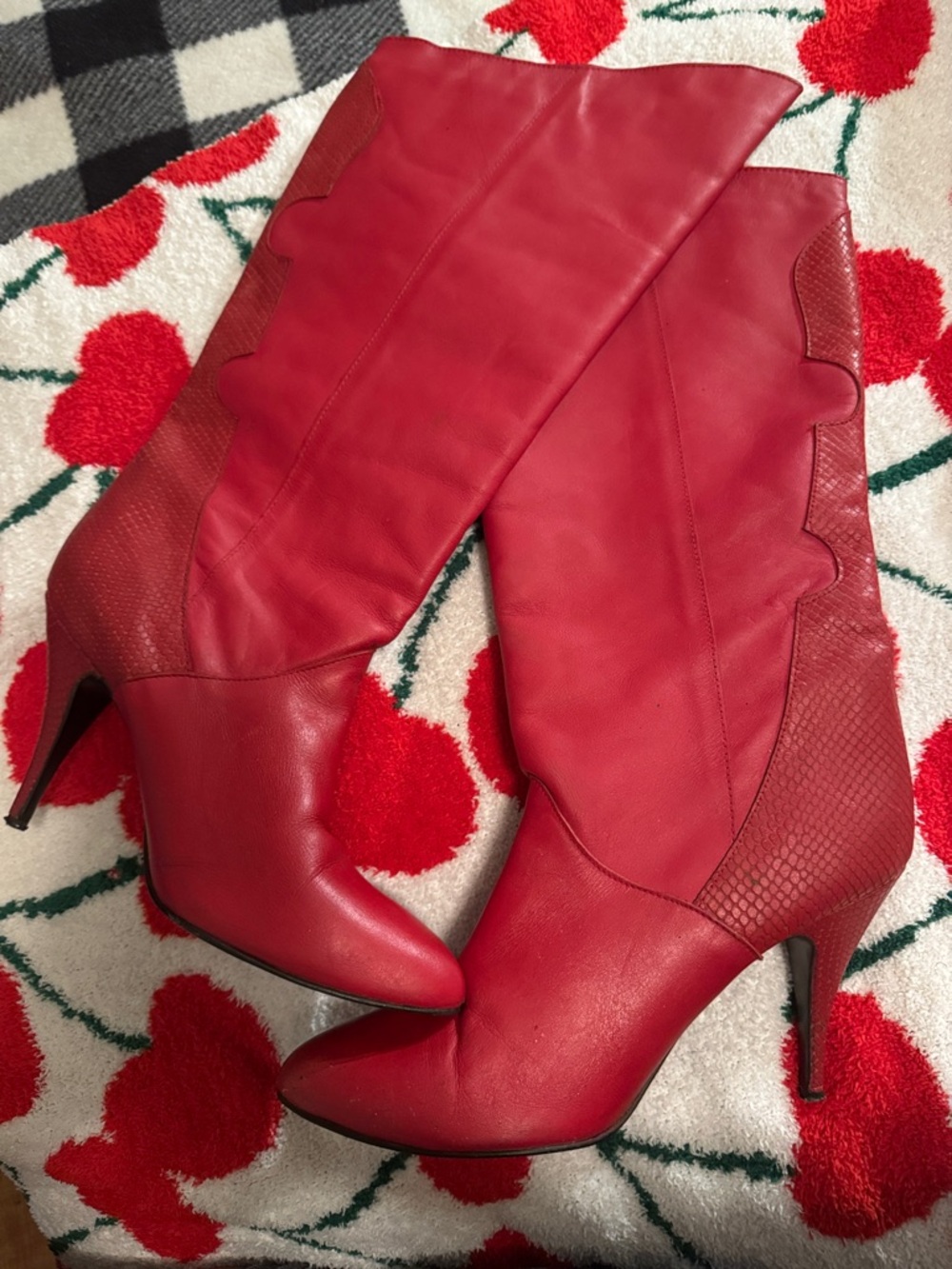 Women's Red Knee-High Pointed-Toe Stiletto Boots